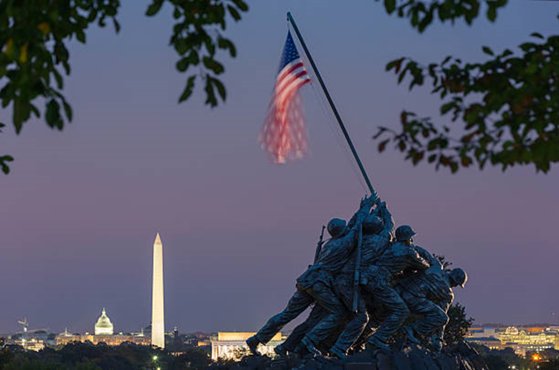 the Iwo flag raising with the Washington monument behind it